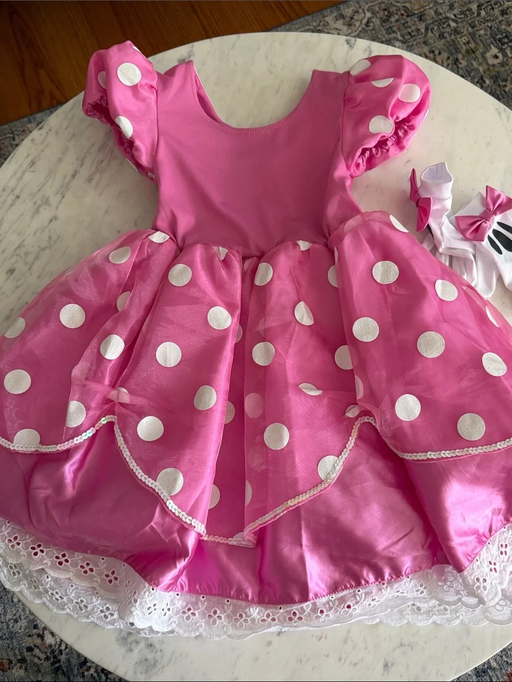 Disney Minnie Mouse costume w/ Gloves